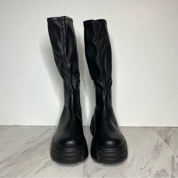Steve Madden Tero Black Lug Sole Chunky Tall Boot 10M - Picture 2 of 16